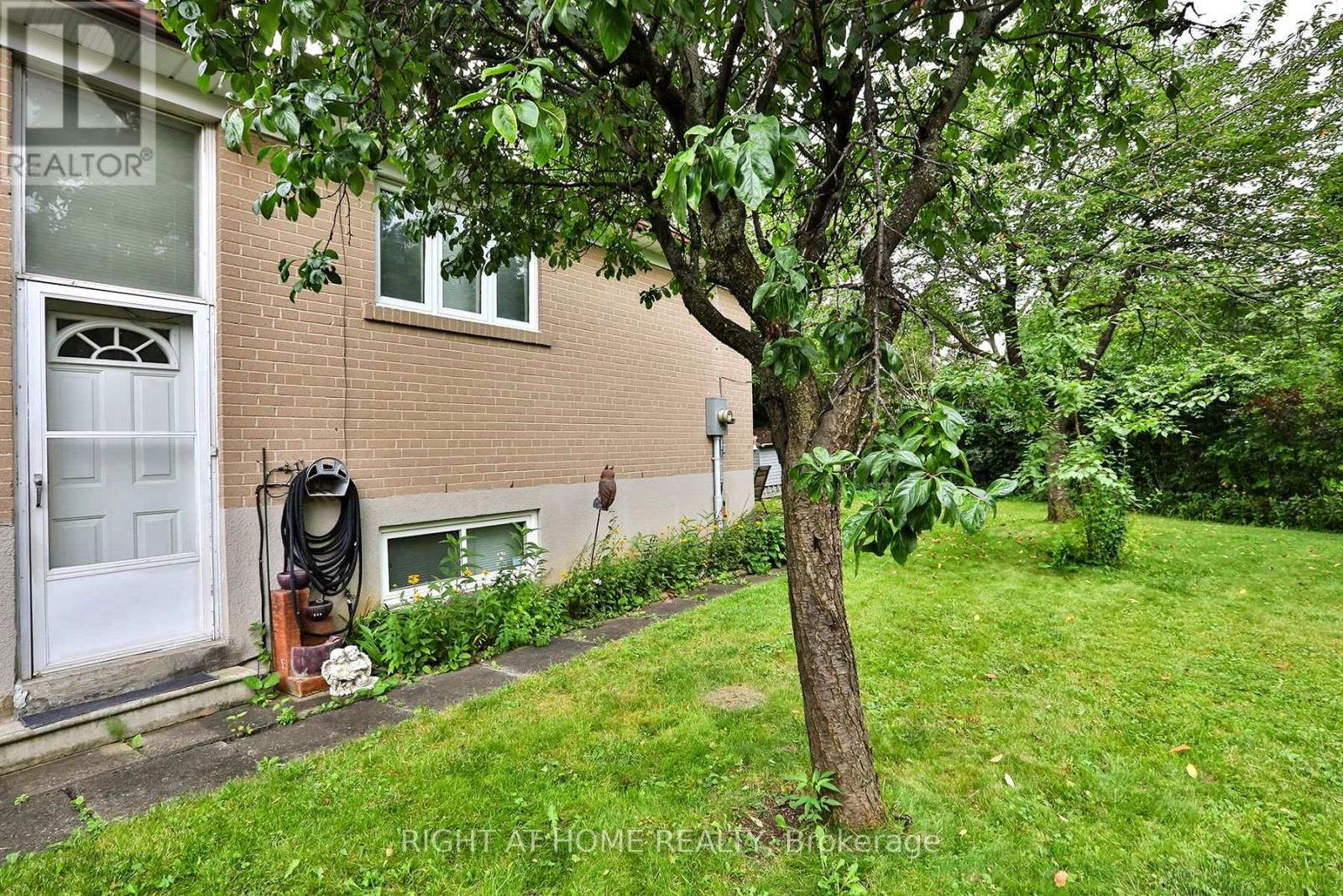 15 TINTON CRESCENT Image 19