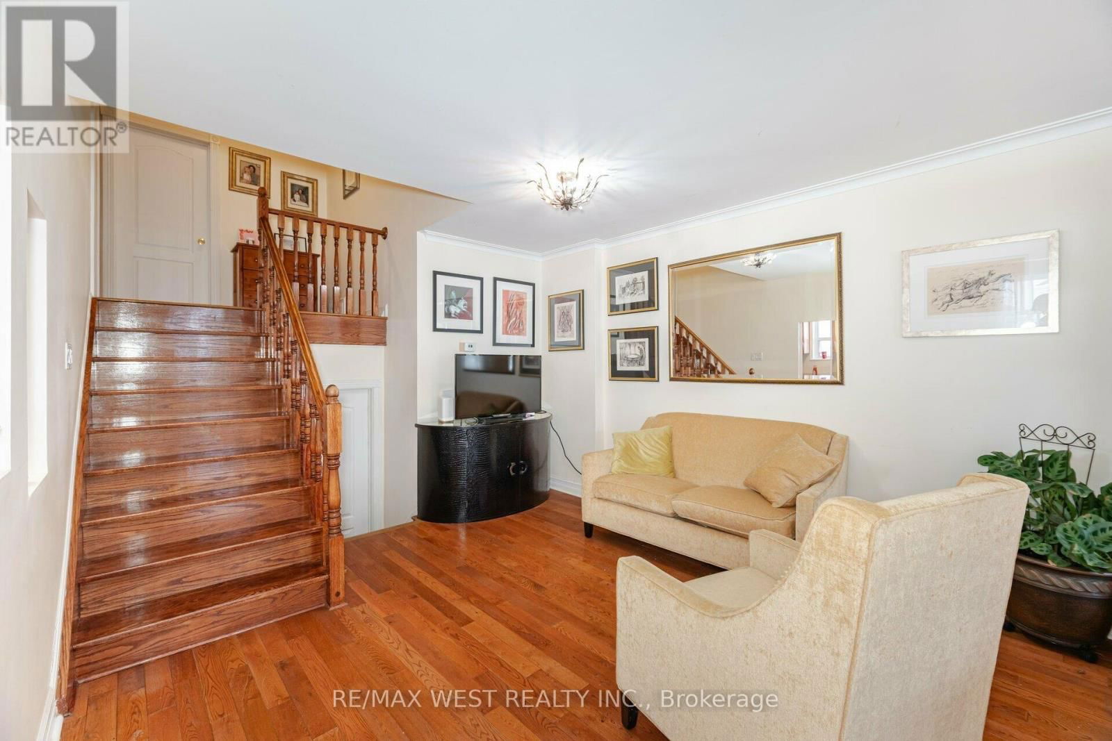 111 WARESIDE ROAD Image 10