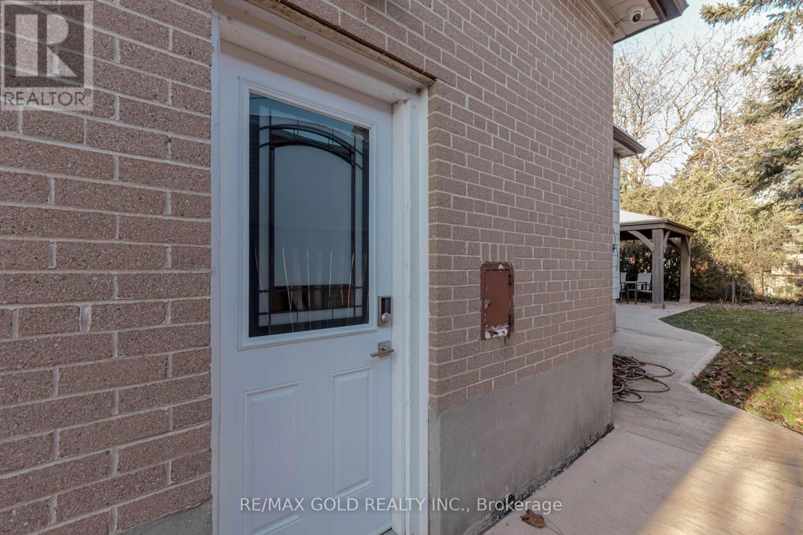 2085 BRIDGE ROAD Image 26