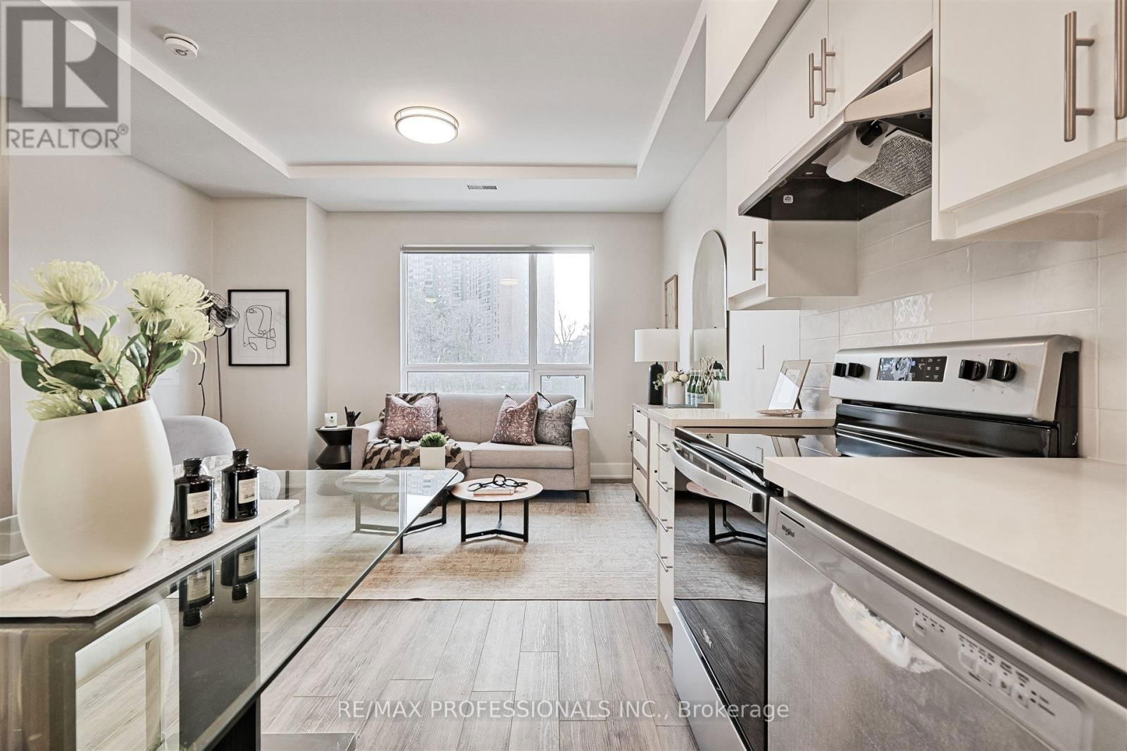 114 - 62 DIXFIELD DRIVE Image 3