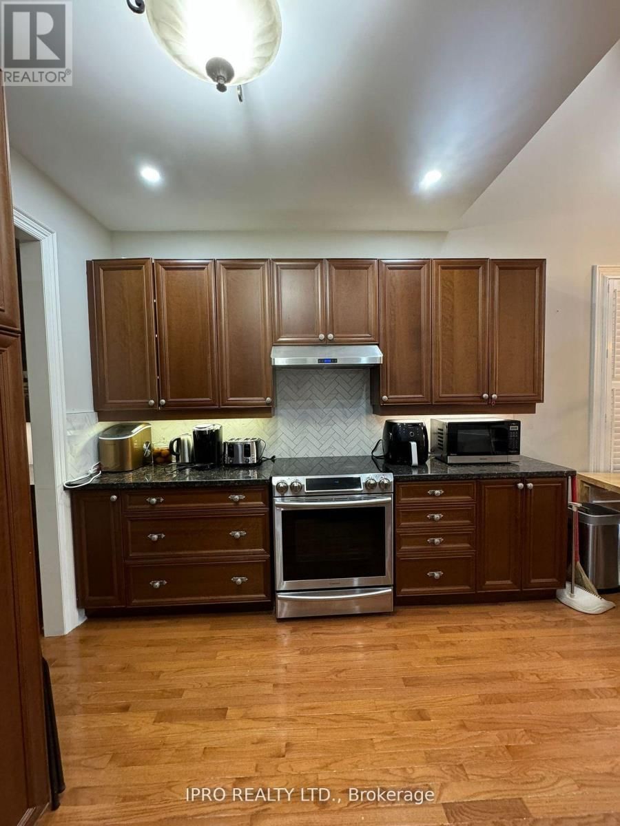 Room 1 - 102 SOUTHLAKE BOULEVARD Image 3