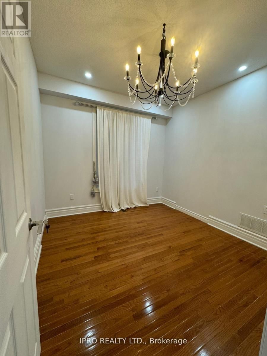 Room 1 - 102 SOUTHLAKE BOULEVARD Image 9