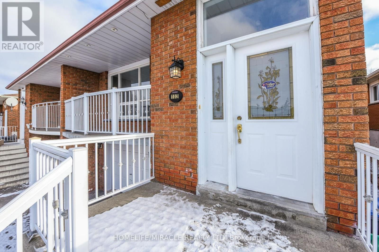 102 JADE CRESCENT Image 36