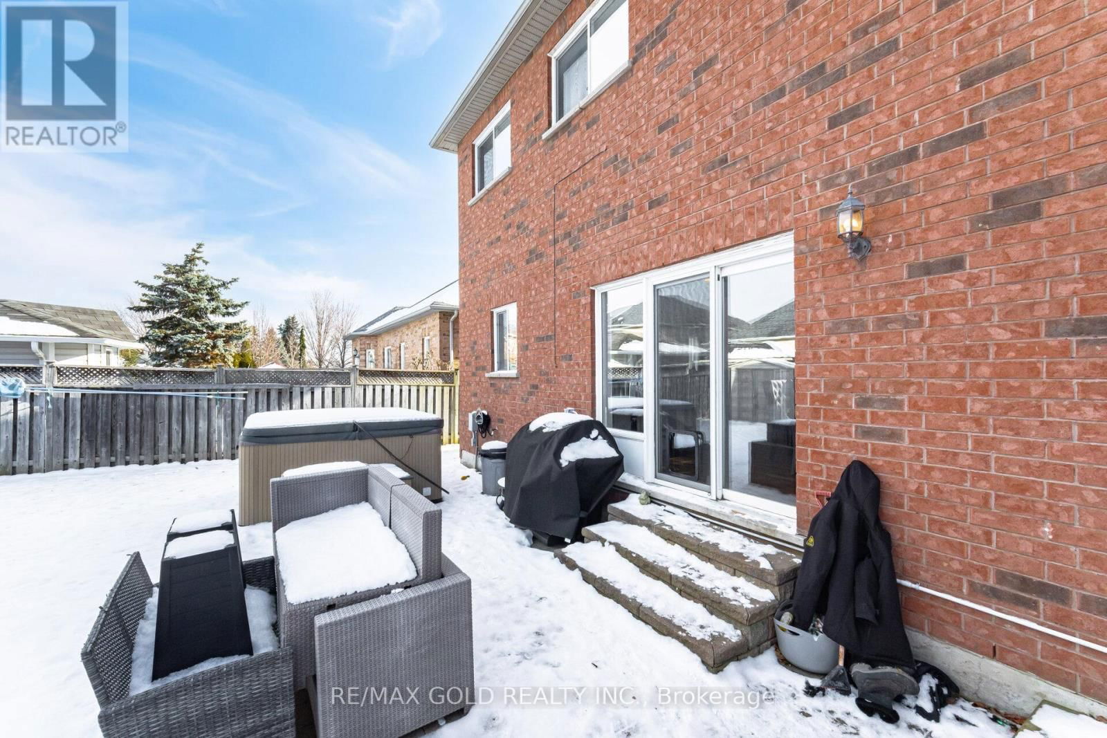 20 TREEVIEW CRESCENT Image 33