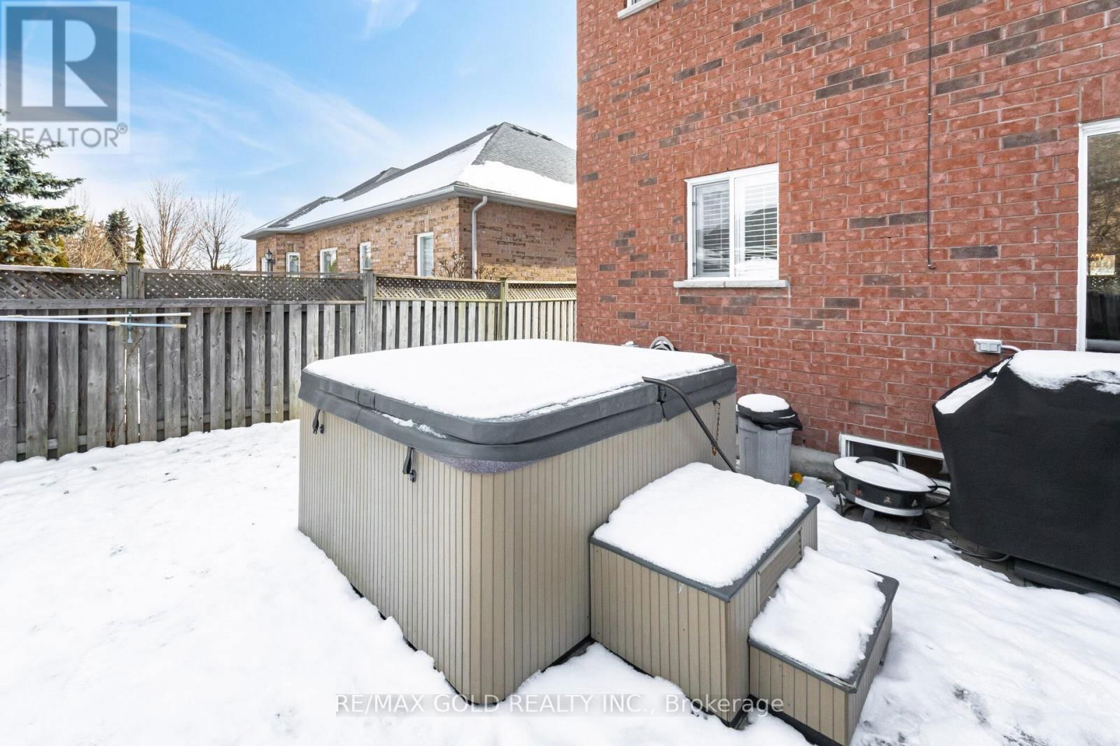 20 TREEVIEW CRESCENT Image 34