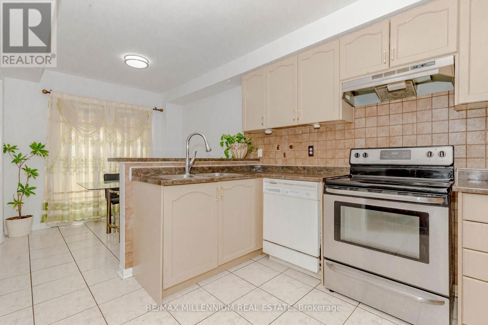 3256 CAMBERWELL DRIVE Image 12