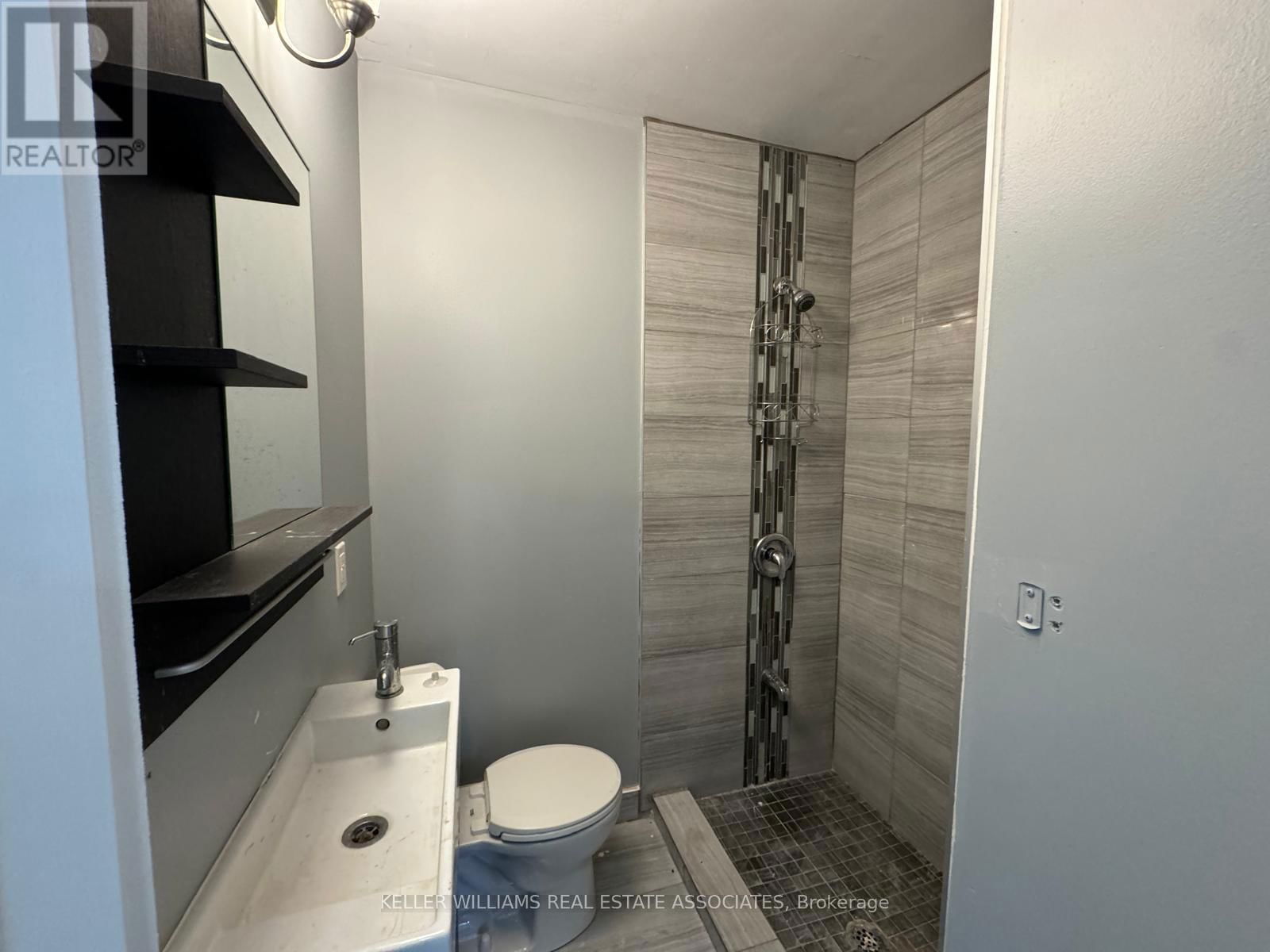 1561 HURONTARIO STREET Image 11