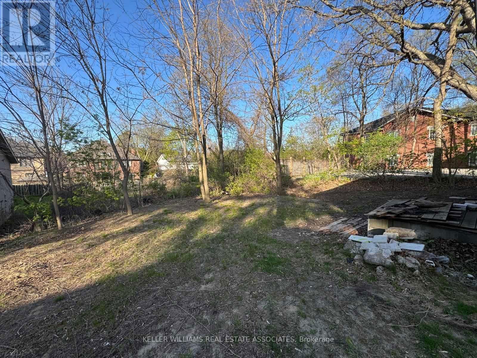 1561 HURONTARIO STREET Image 12