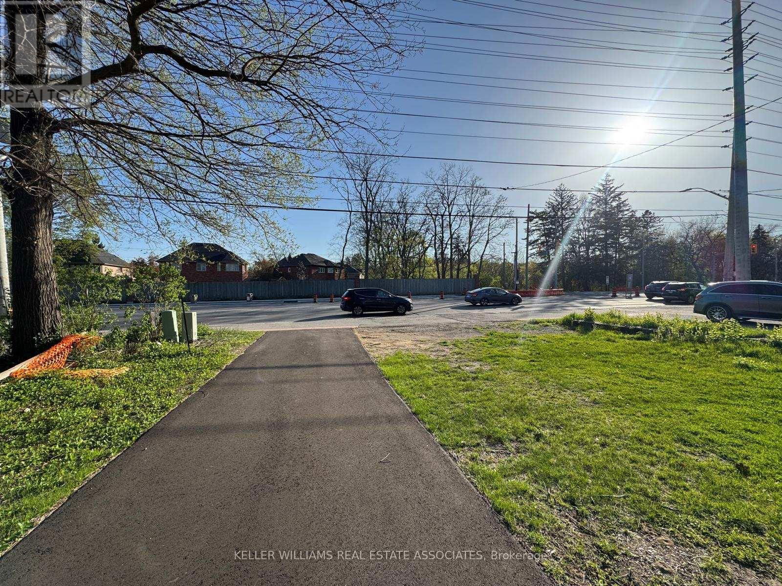 1561 HURONTARIO STREET Image 3