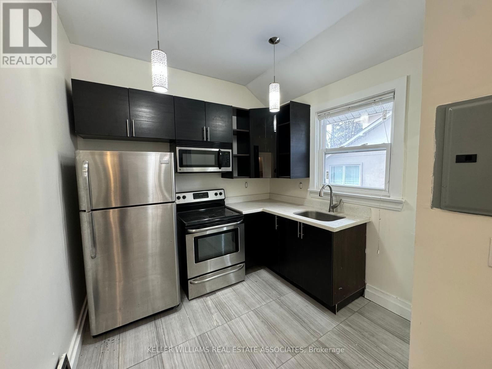 1561 HURONTARIO STREET Image 6