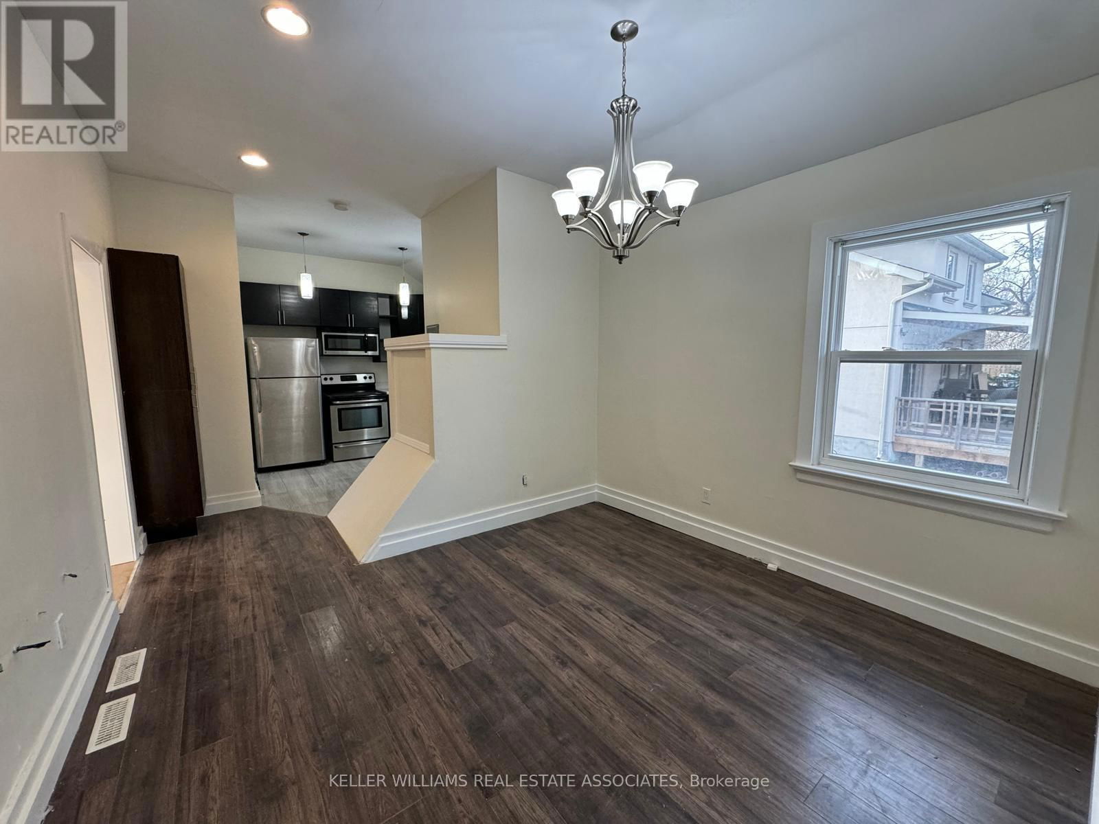 1561 HURONTARIO STREET Image 7