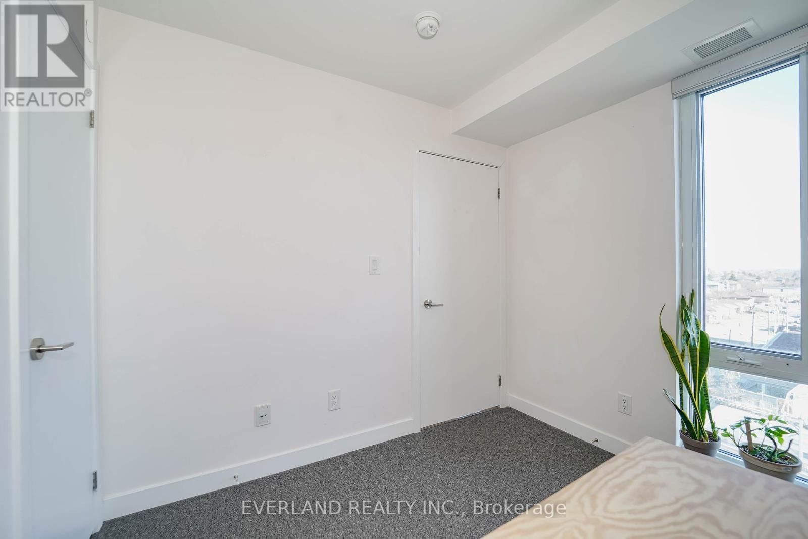 1005 - 160 FLEMINGTON ROAD Image 32