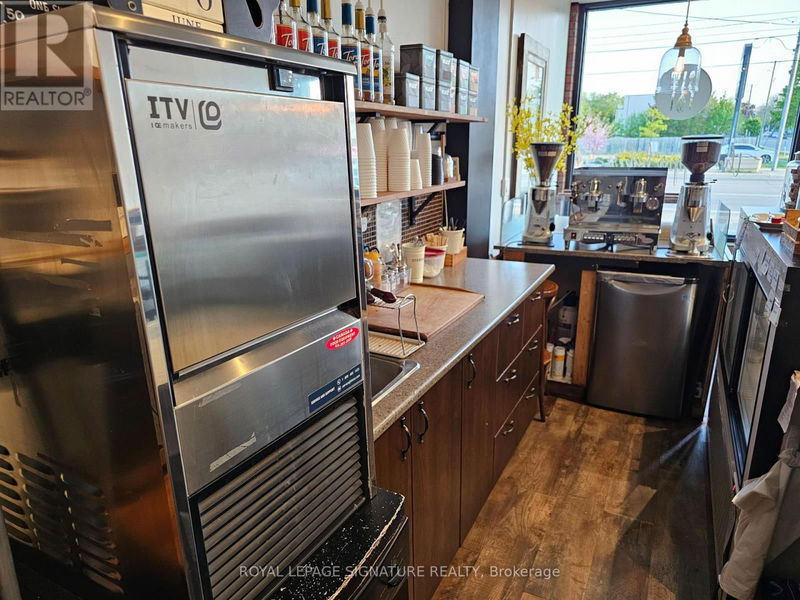 Image #1 of Restaurant for Sale at Lake Shore, Toronto , Ontario