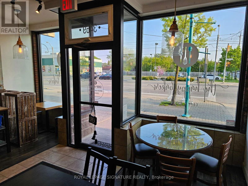 Image #1 of Restaurant for Sale at Lake Shore, Toronto , Ontario