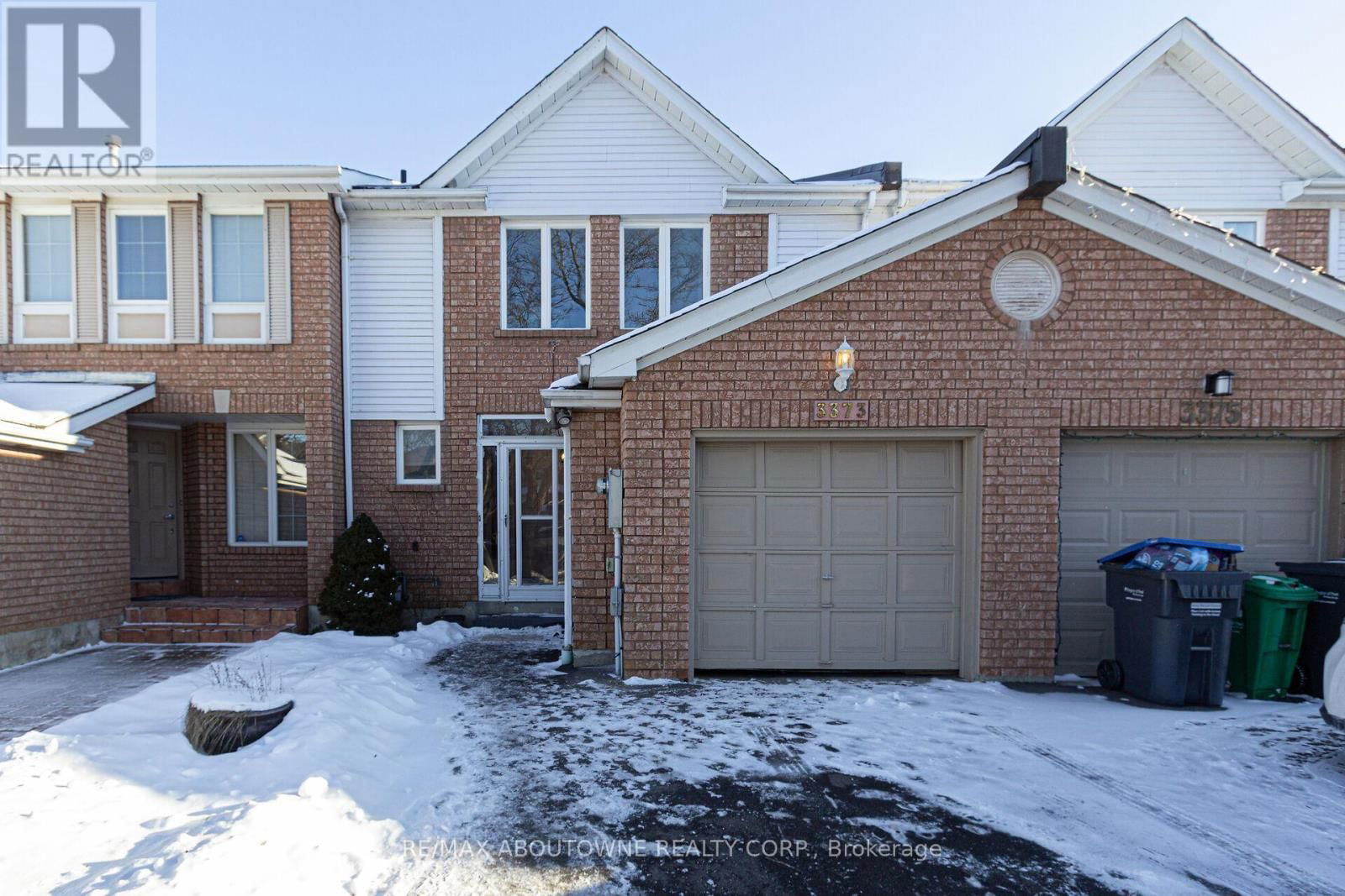 3373 FENWICK CRESCENT Image 1