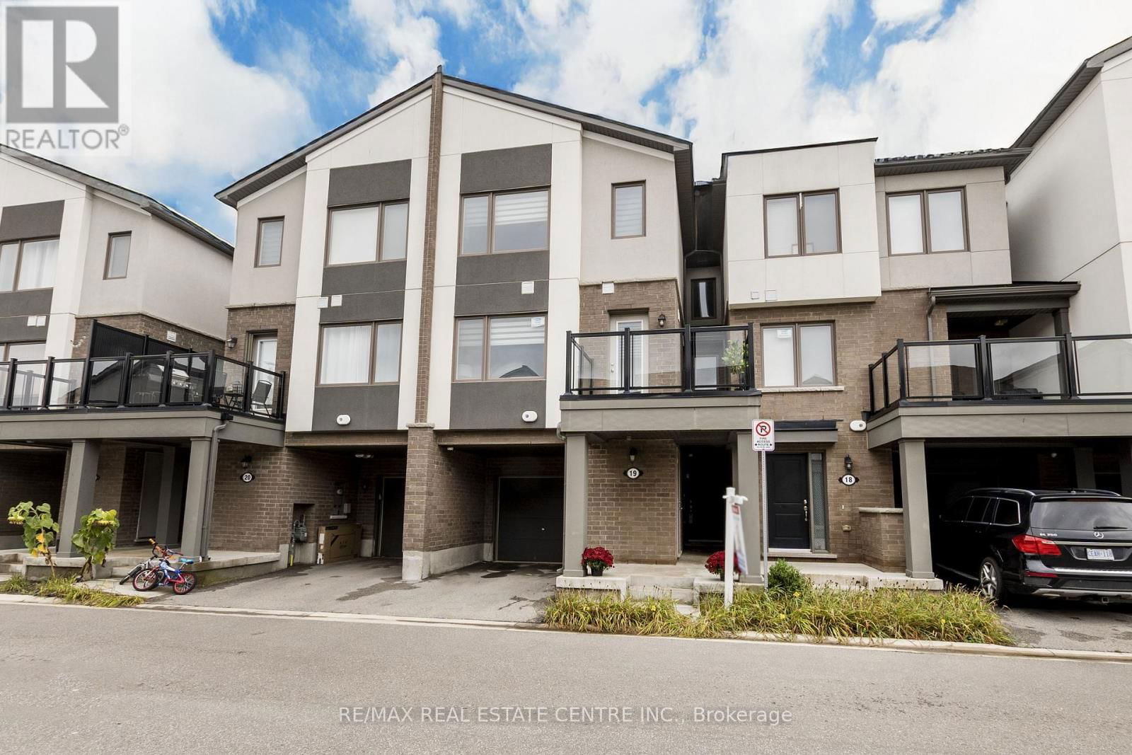 19 - 1125 LEGER WAY Image 2