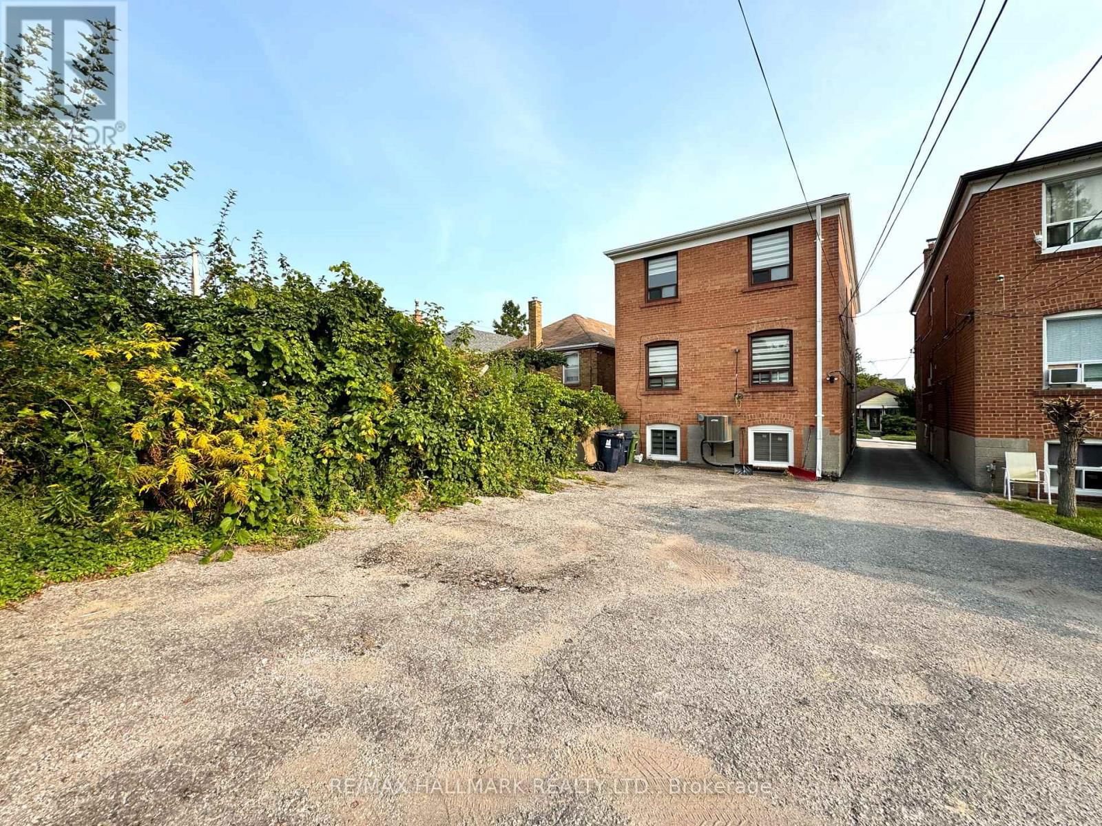 #2 - 20 HOLWOOD AVENUE Image 12