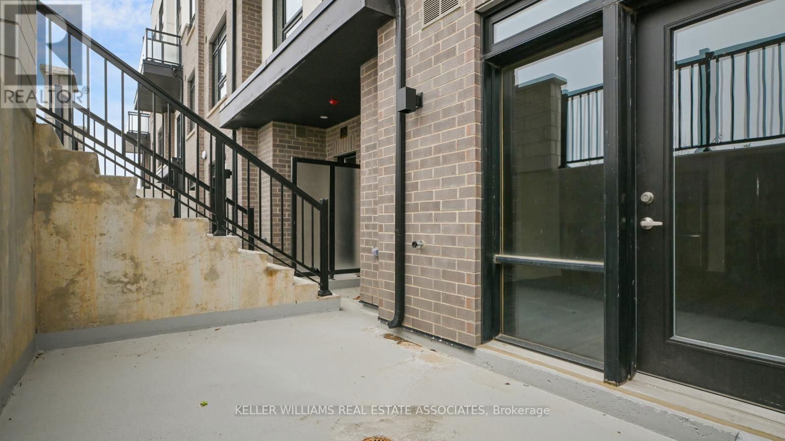 130 - 1565 ROSE WAY Image 35