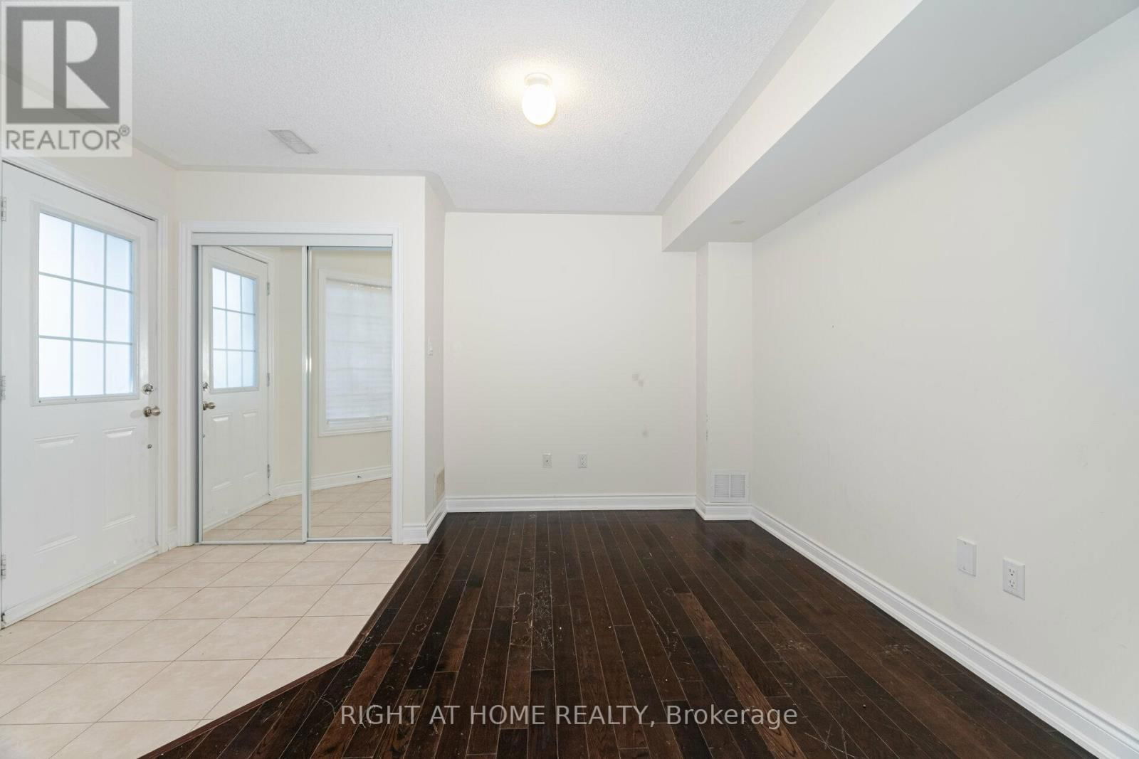 7160 TRIUMPH LANE Image 30