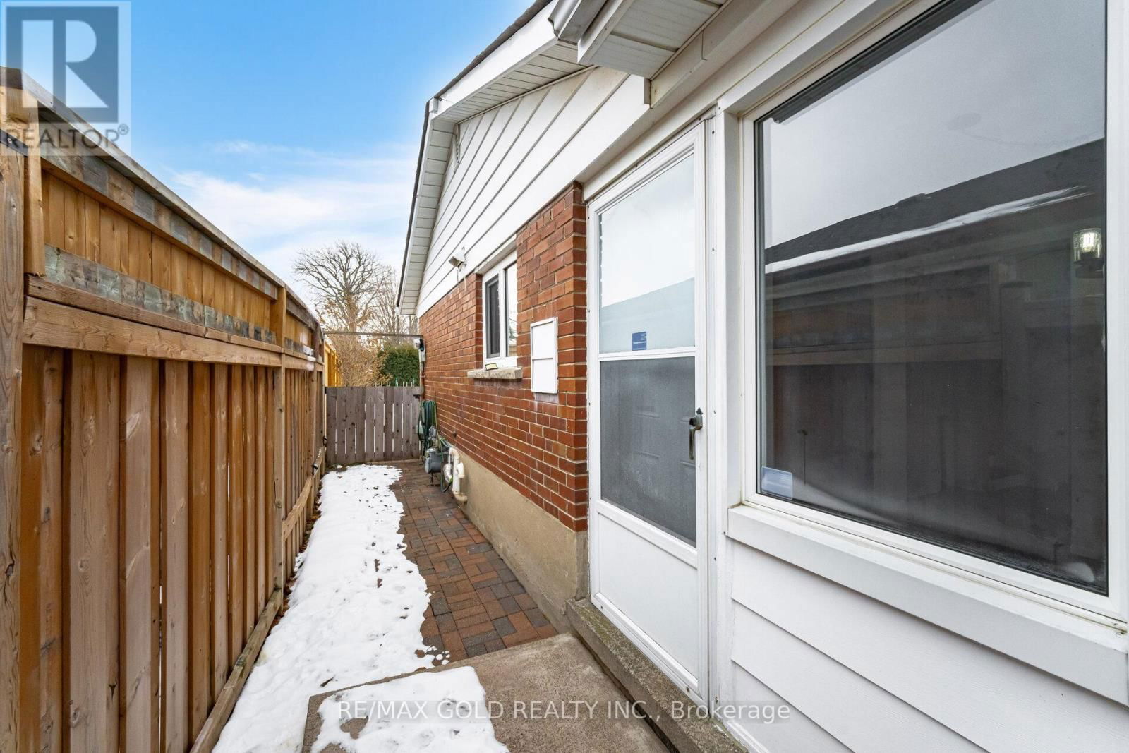 25 BURGBY AVENUE Image 35