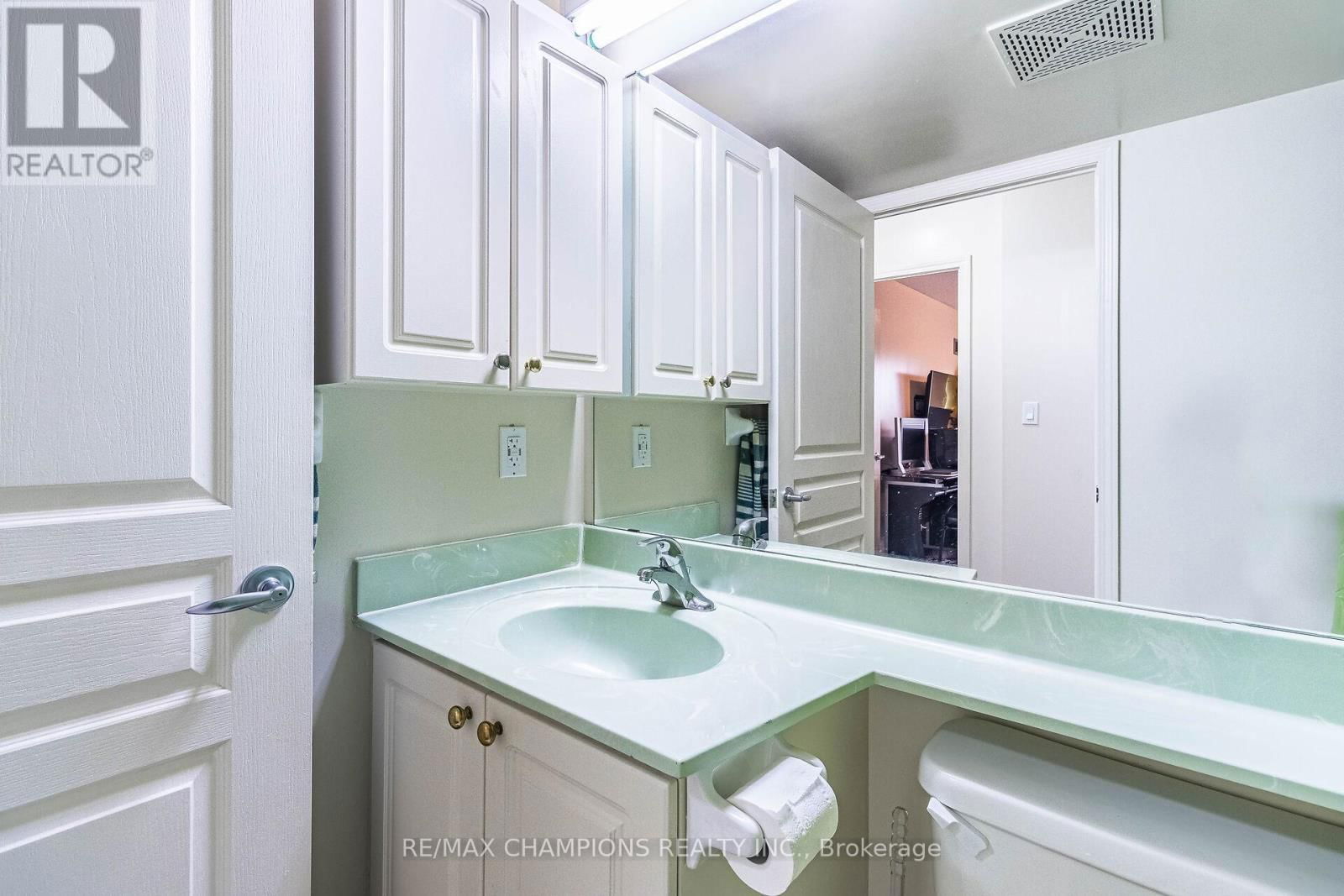 216 - 300 RAY LAWSON BOULEVARD Image 24