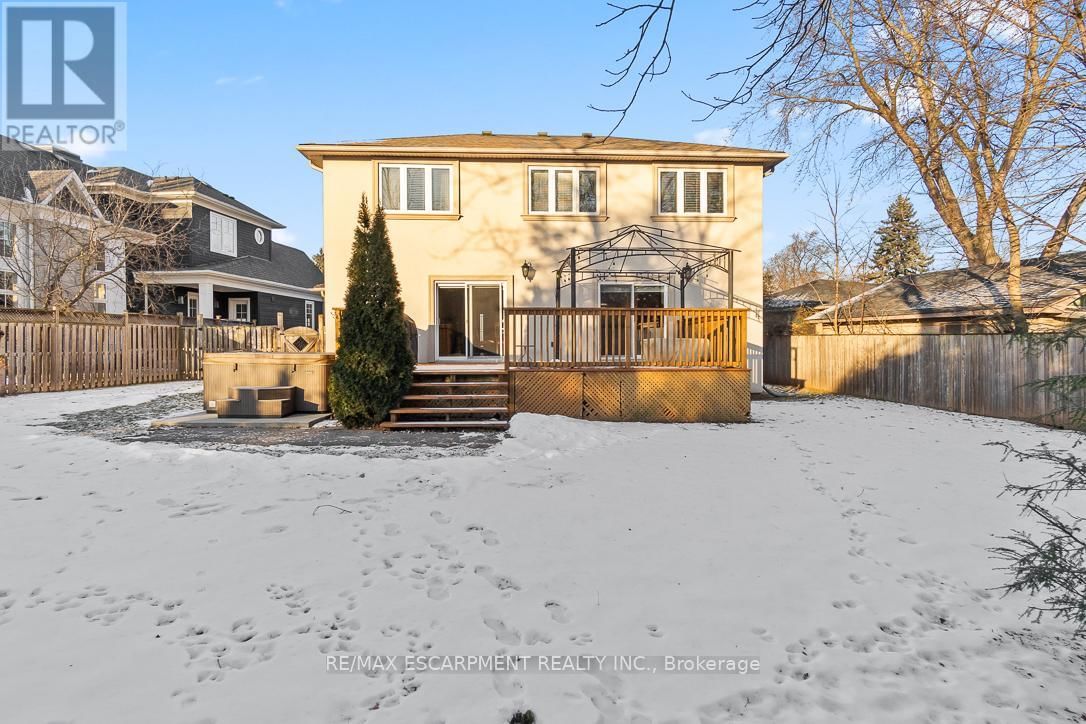 524 WELLINGTON CRESCENT Image 39