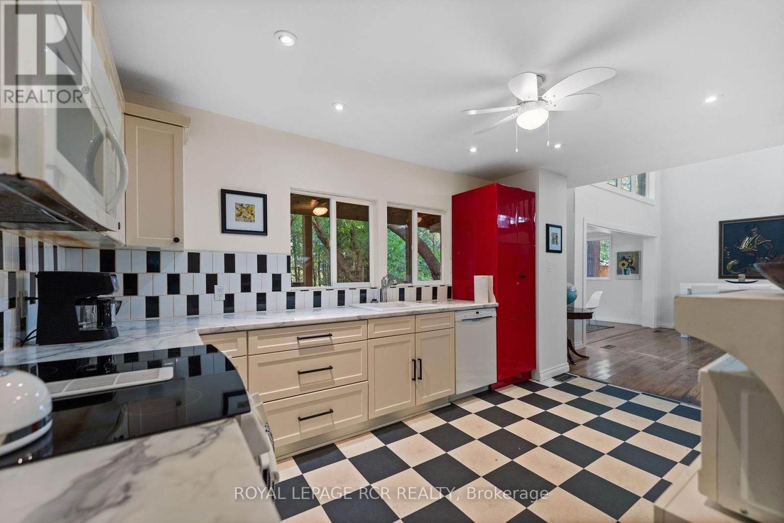 27 JOHN STREET NORTH Image 17