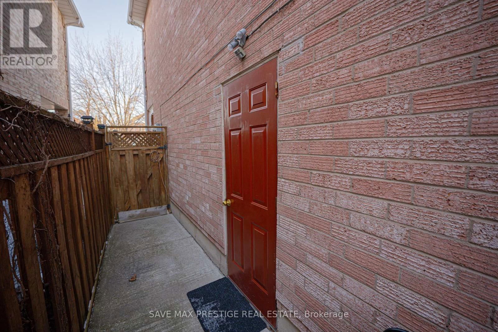 7 HOOD CRESCENT Image 33