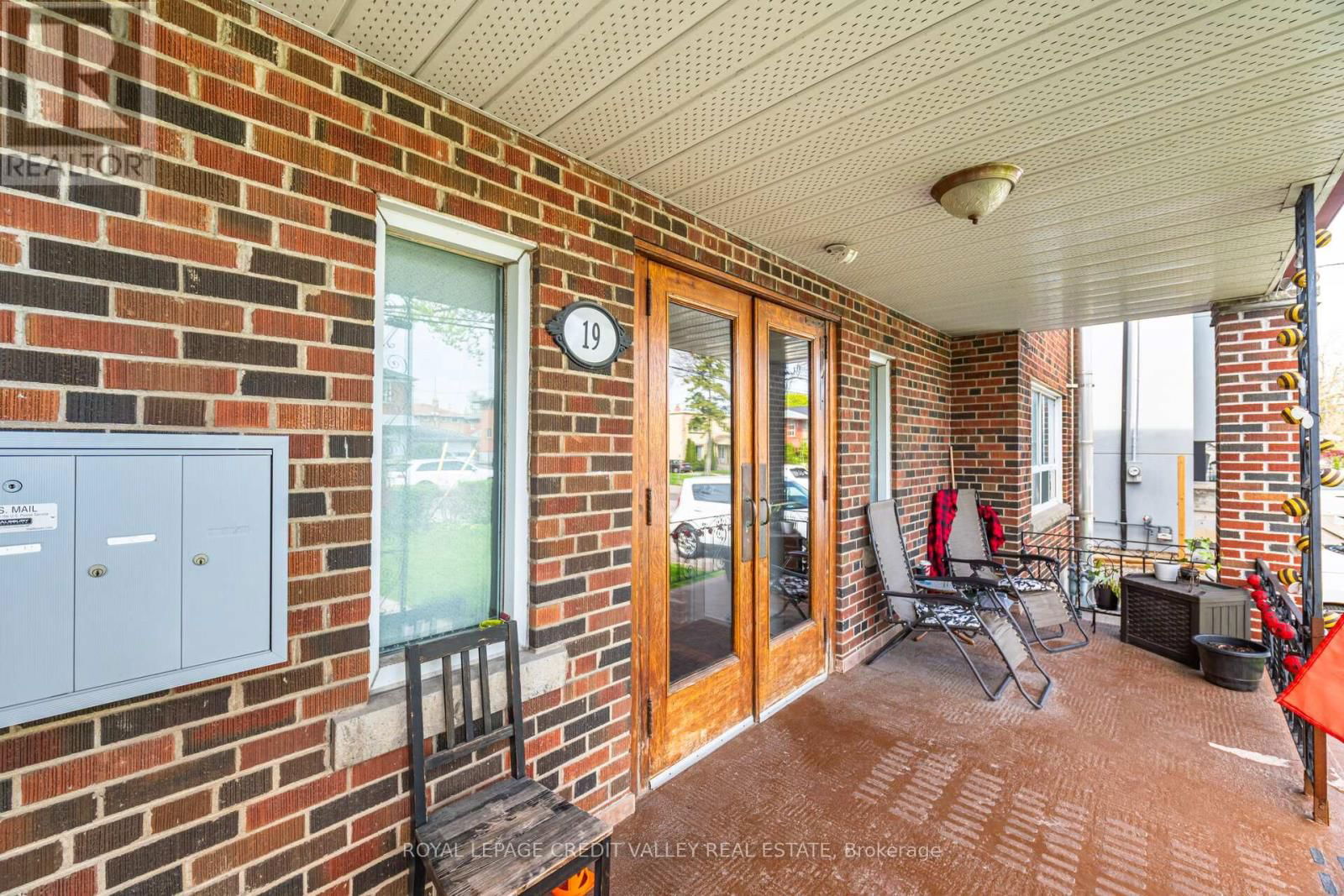 19 ROSELAND DRIVE Image 7