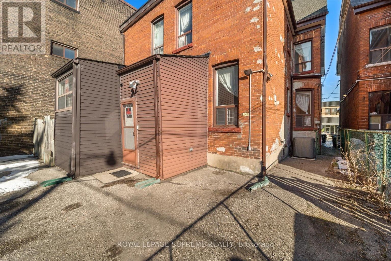 1309 KING STREET W Image 39