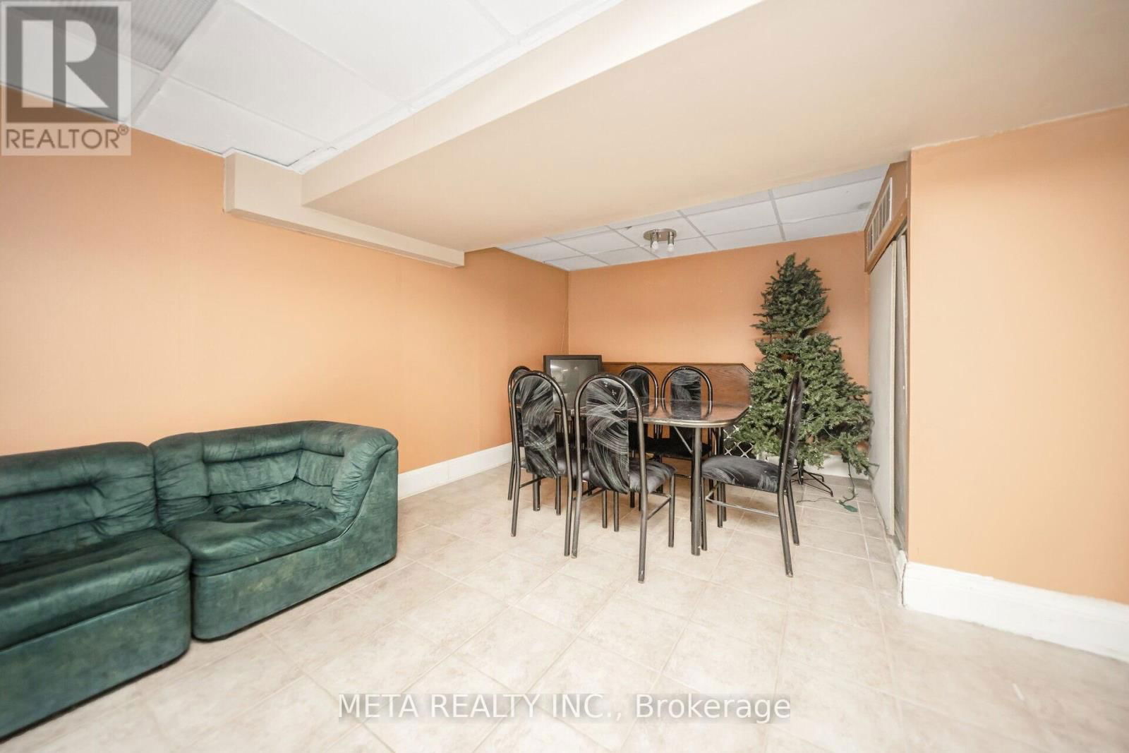 155 BRIARWOOD AVENUE Image 37