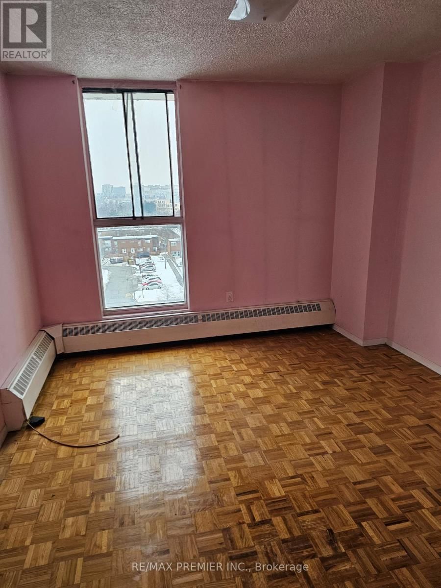# 811 - 4673 JANE STREET Image 5