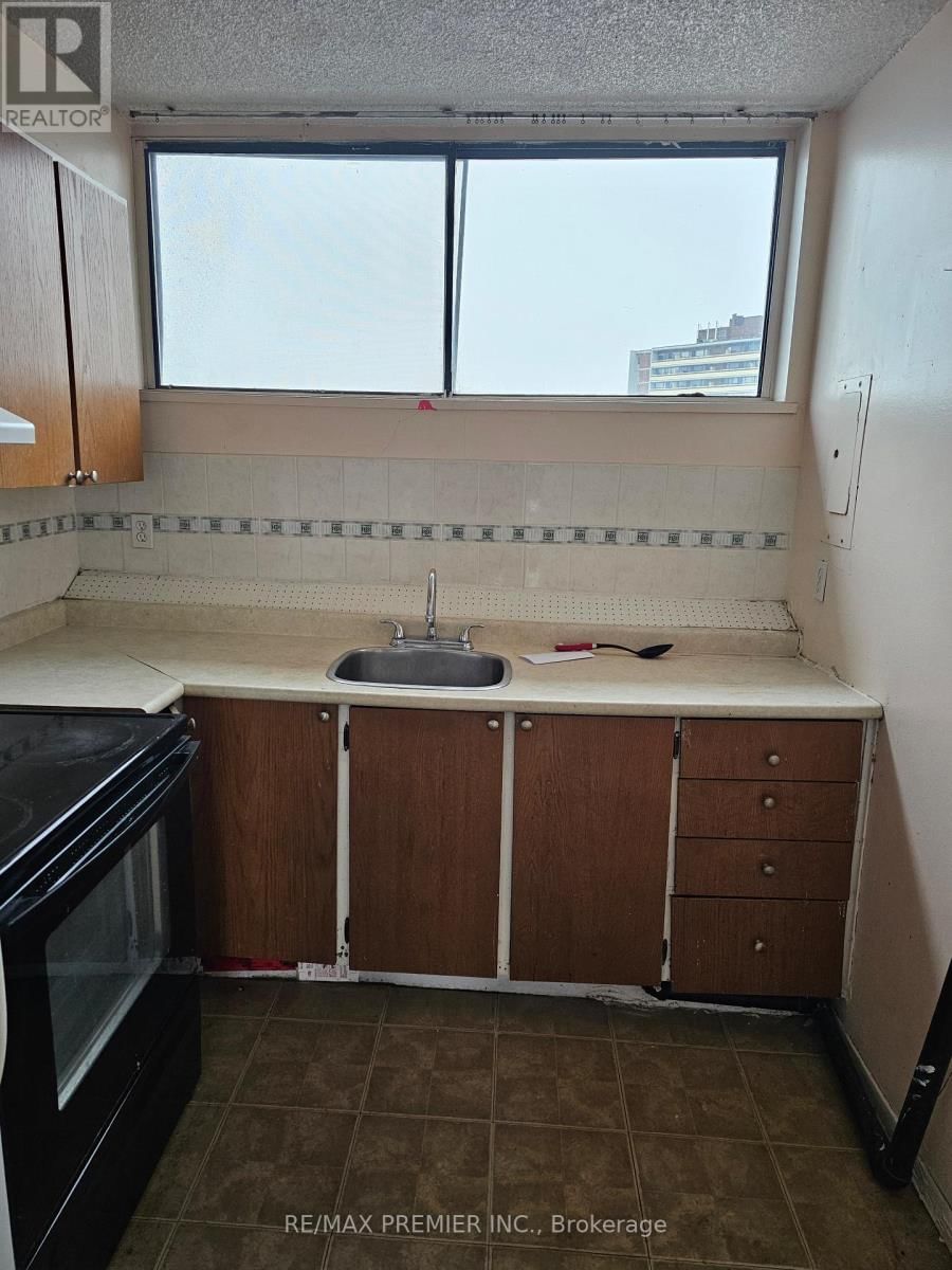 # 811 - 4673 JANE STREET Image 6