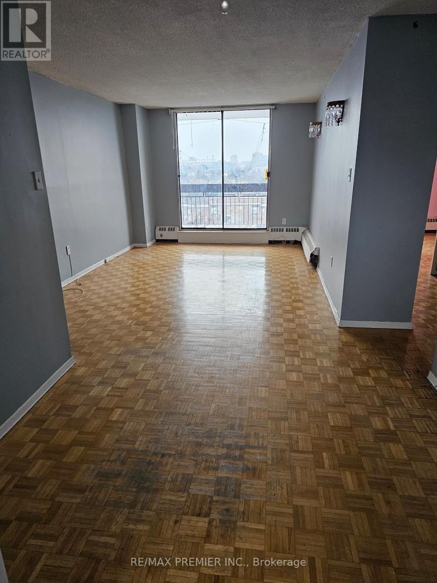 # 811 - 4673 JANE STREET Image 7