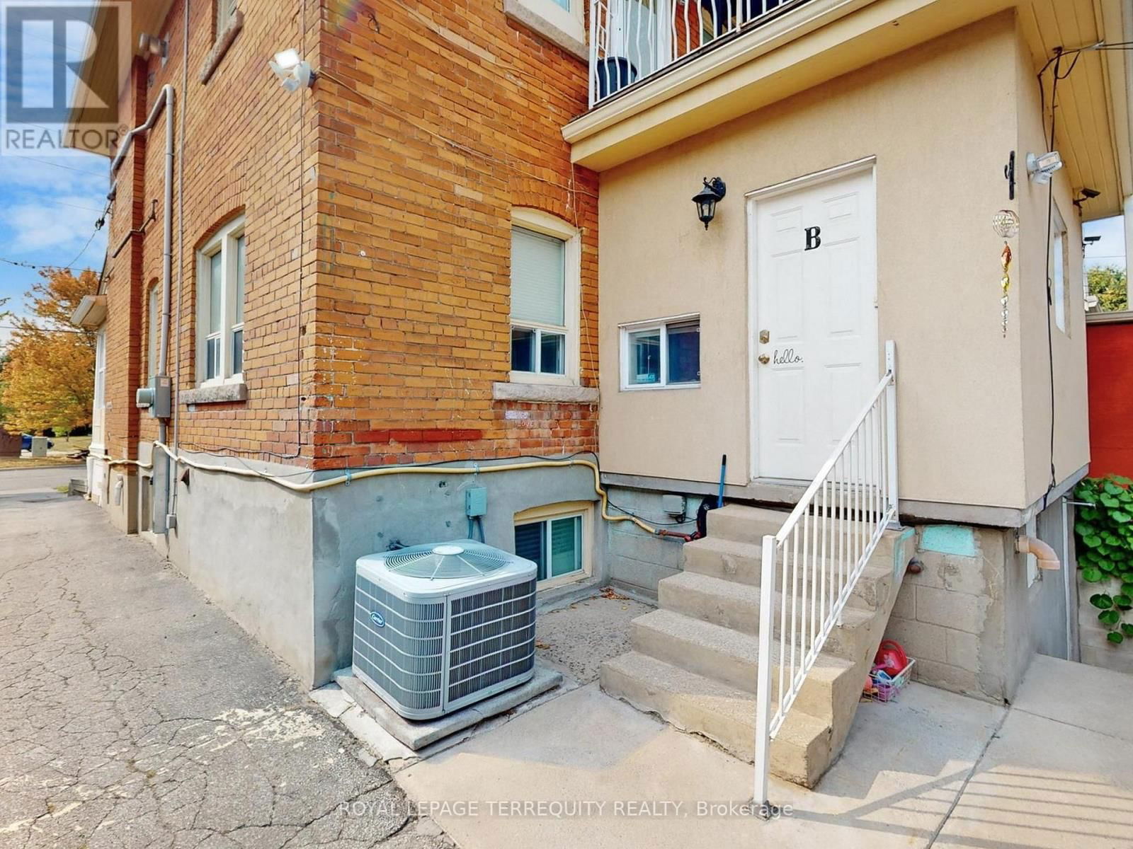 197 PARK LAWN ROAD Image 15