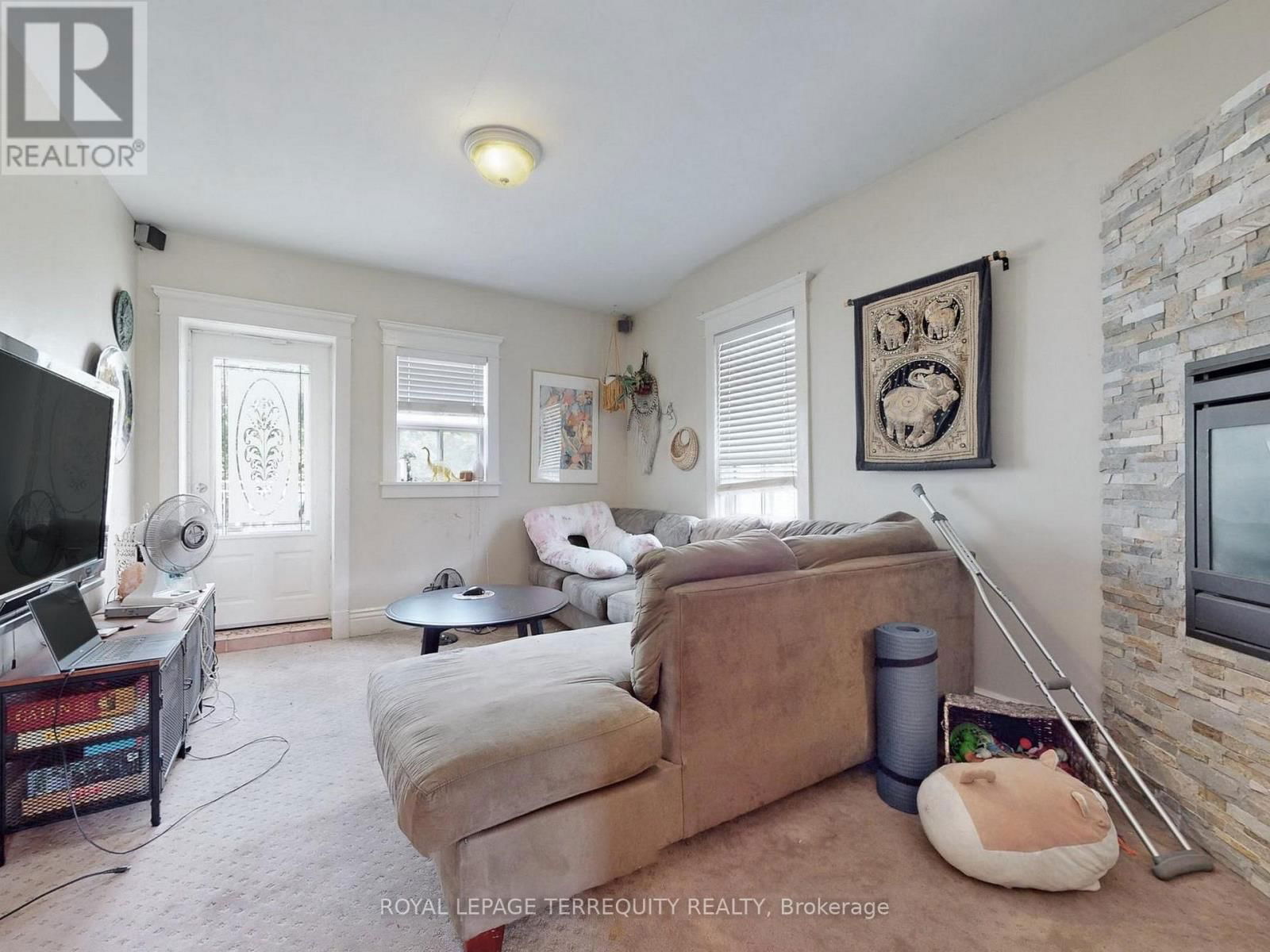 197 PARK LAWN ROAD Image 2