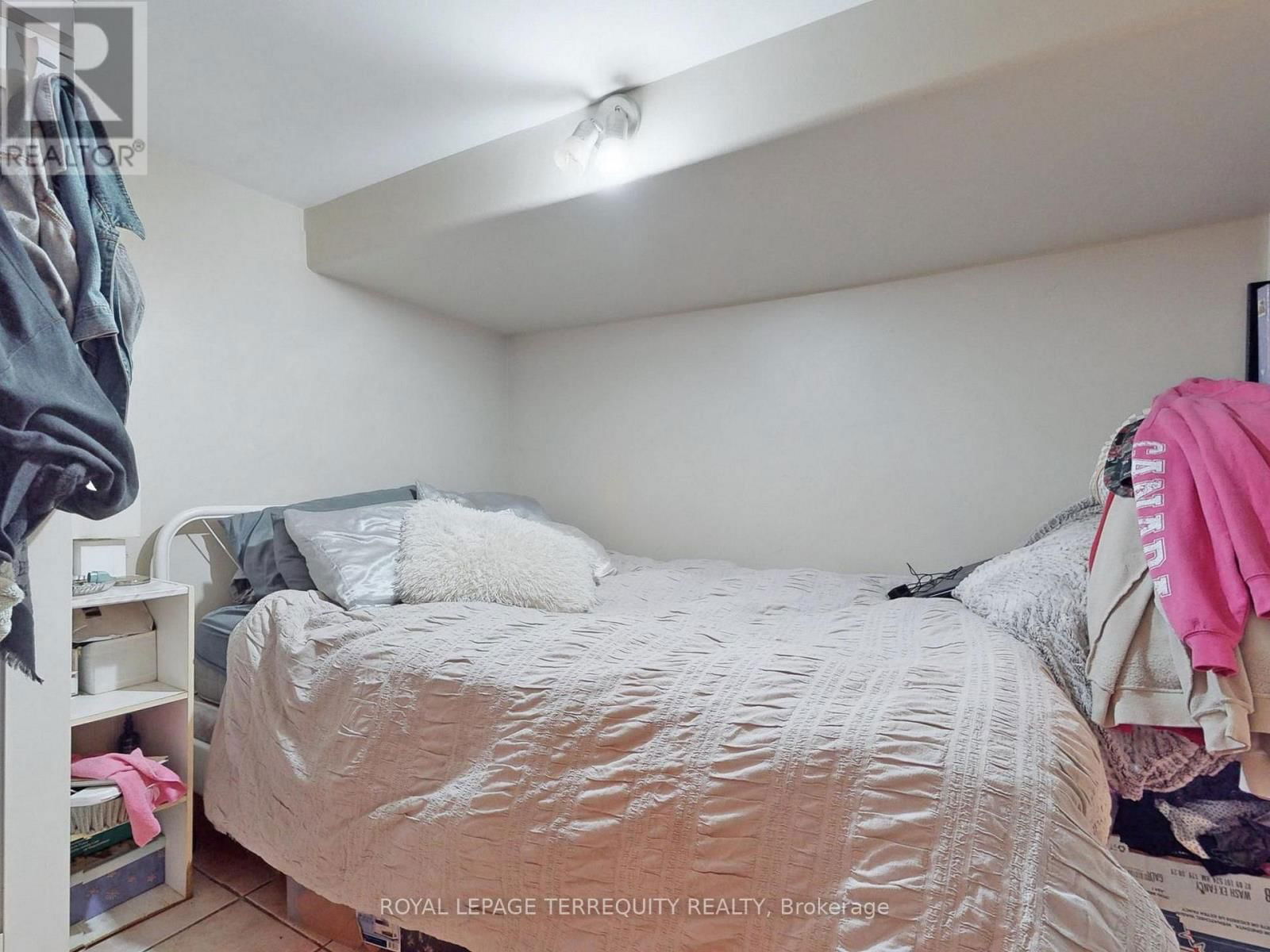 197 PARK LAWN ROAD Image 32