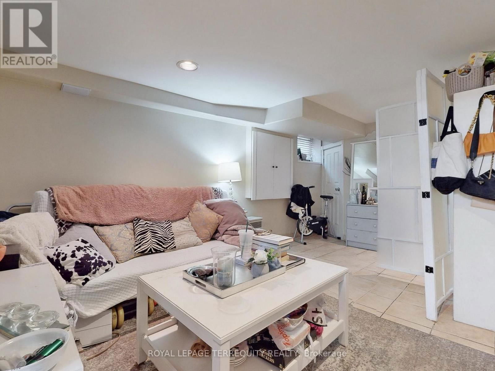 197 PARK LAWN ROAD Image 33