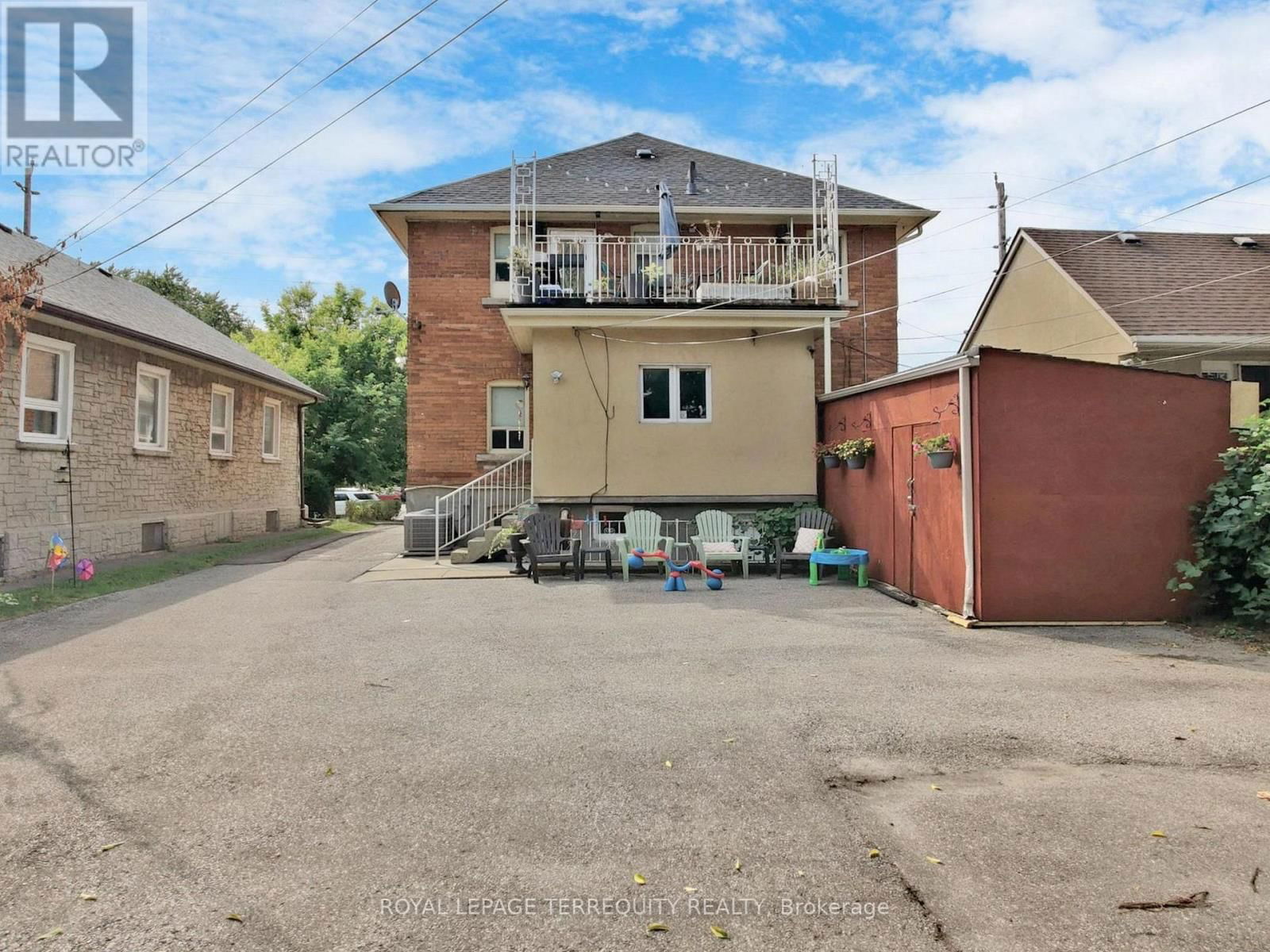 197 PARK LAWN ROAD Image 36