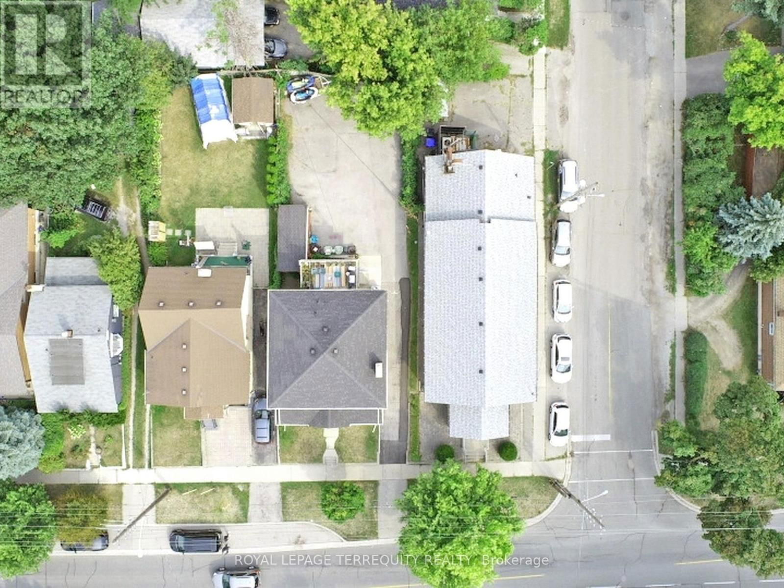 197 PARK LAWN ROAD Image 38