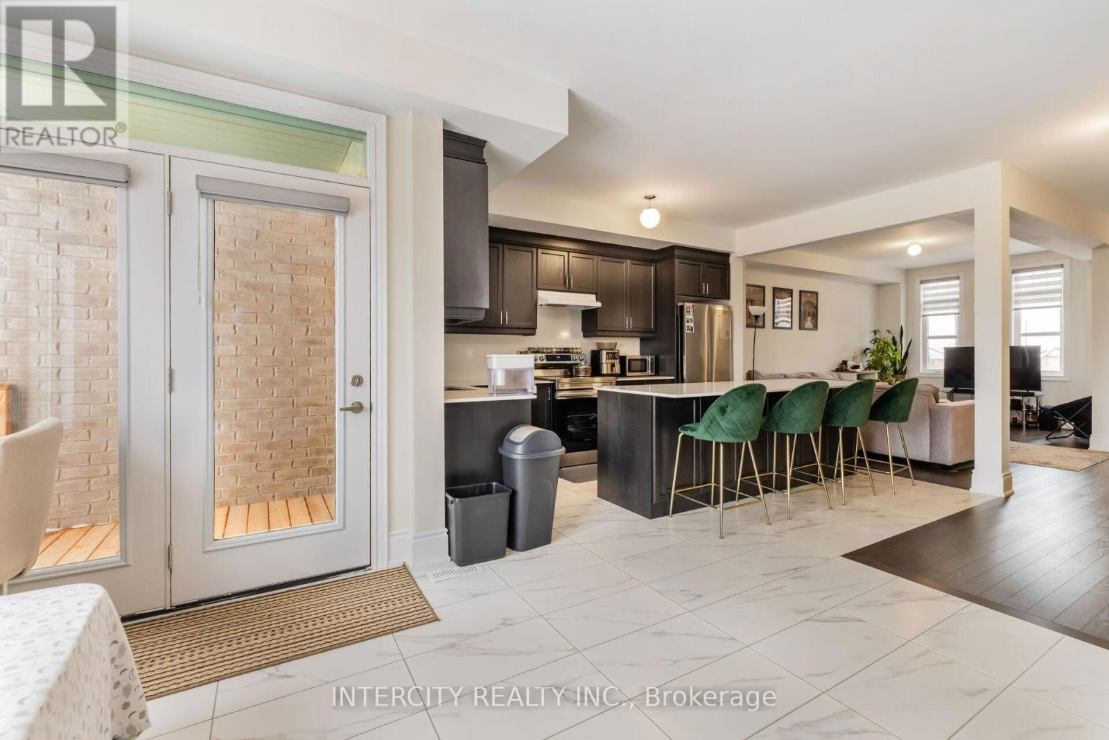 32 FOXSPARROW ROAD Image 12