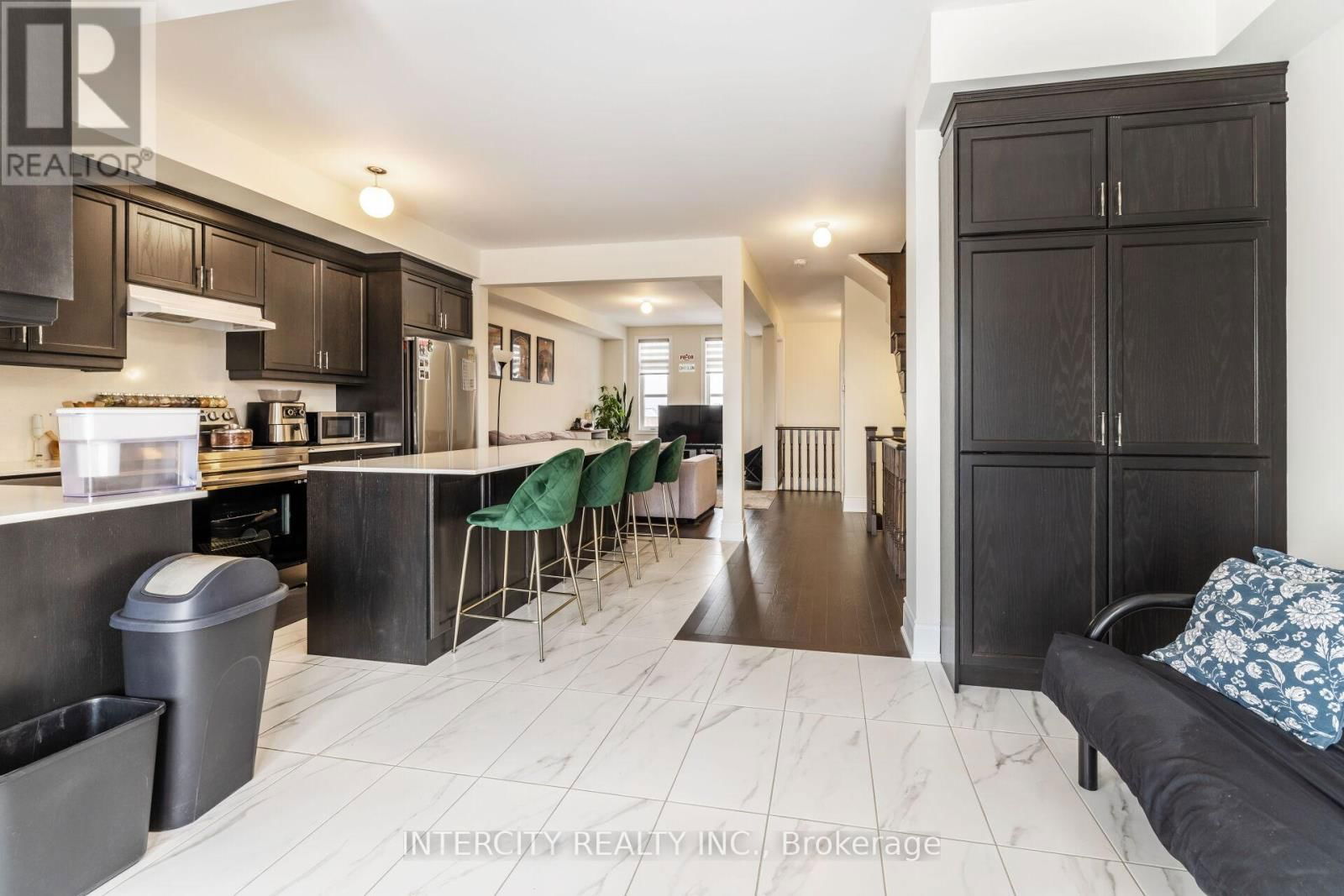 32 FOXSPARROW ROAD Image 13
