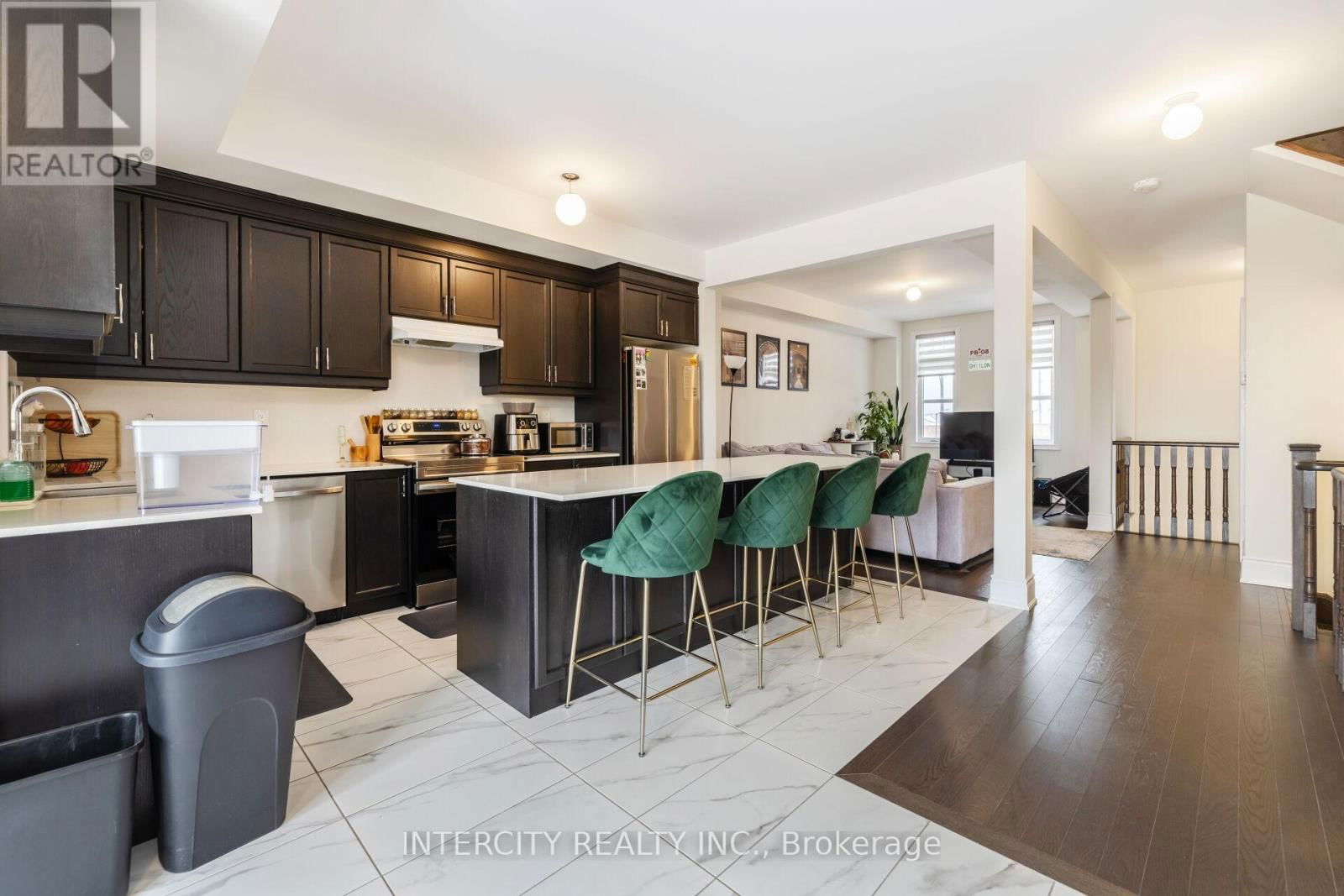 32 FOXSPARROW ROAD Image 14