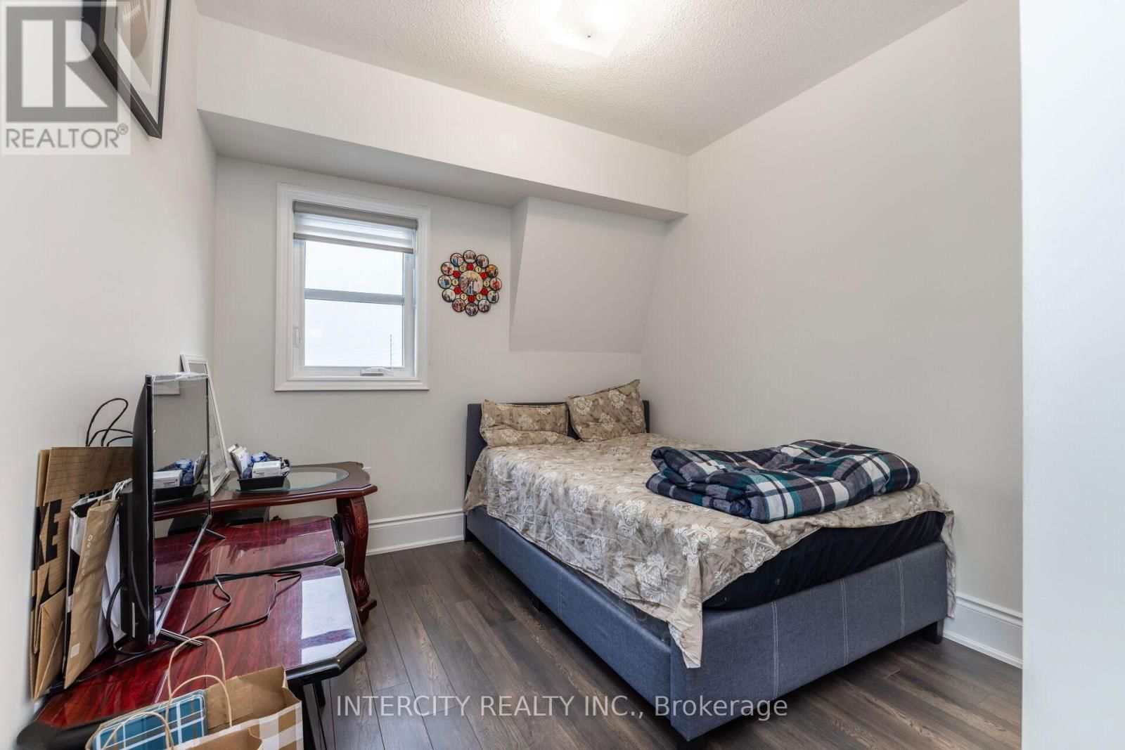32 FOXSPARROW ROAD Image 21