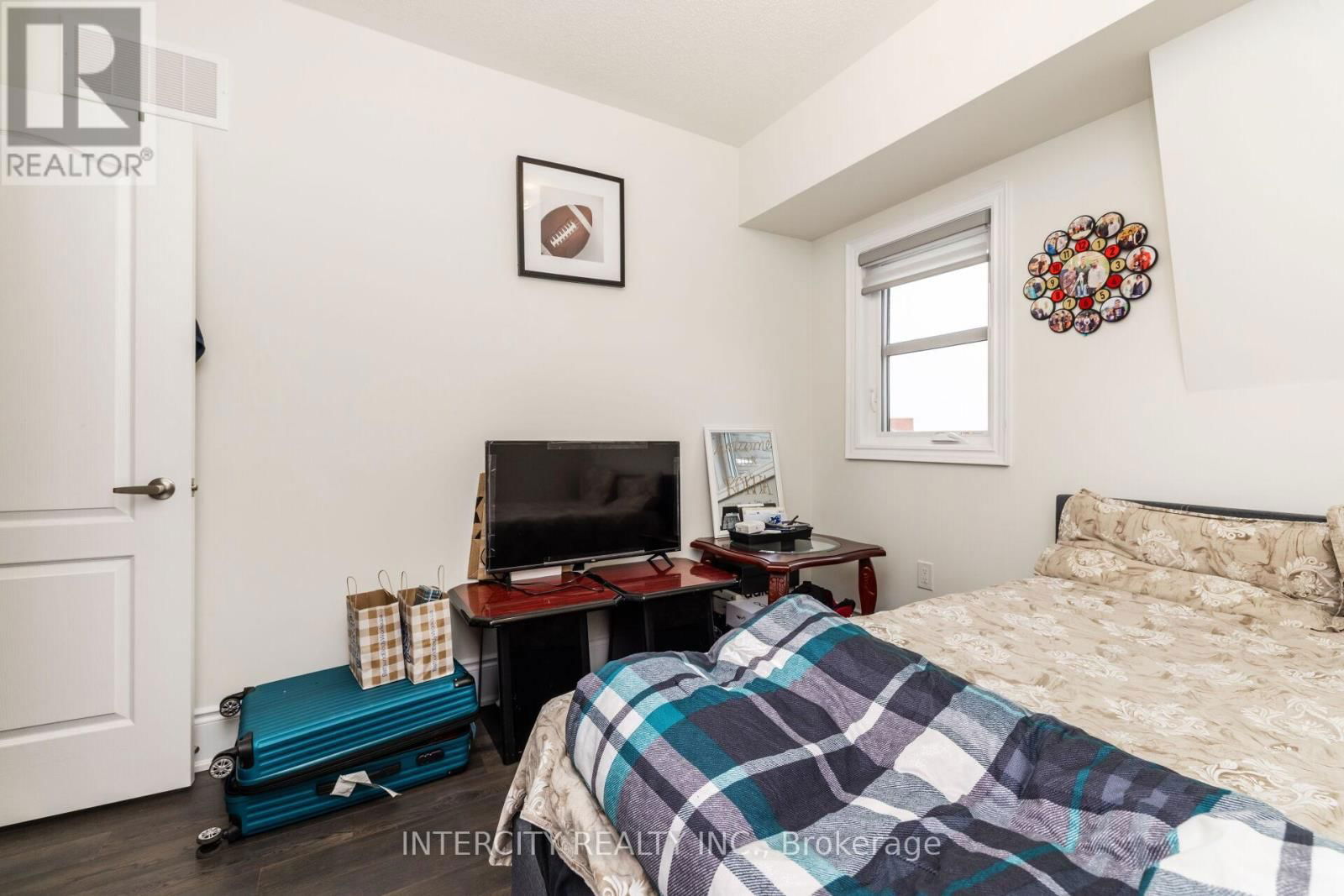 32 FOXSPARROW ROAD Image 22