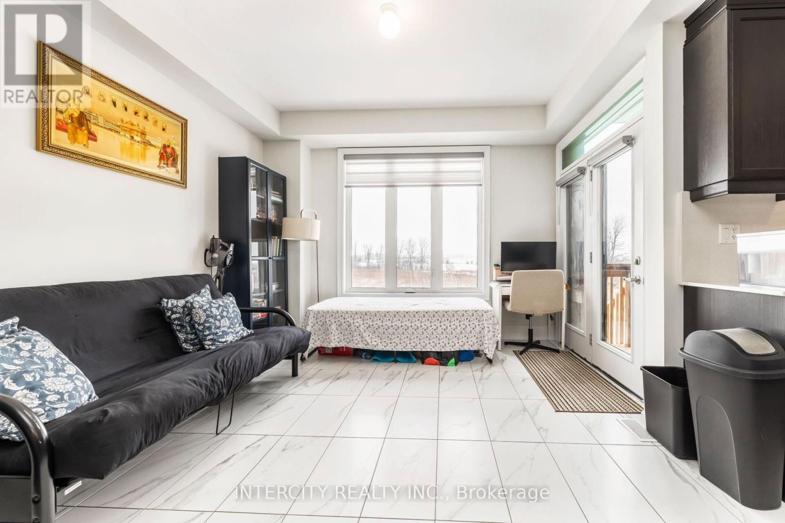 32 FOXSPARROW ROAD Image 27