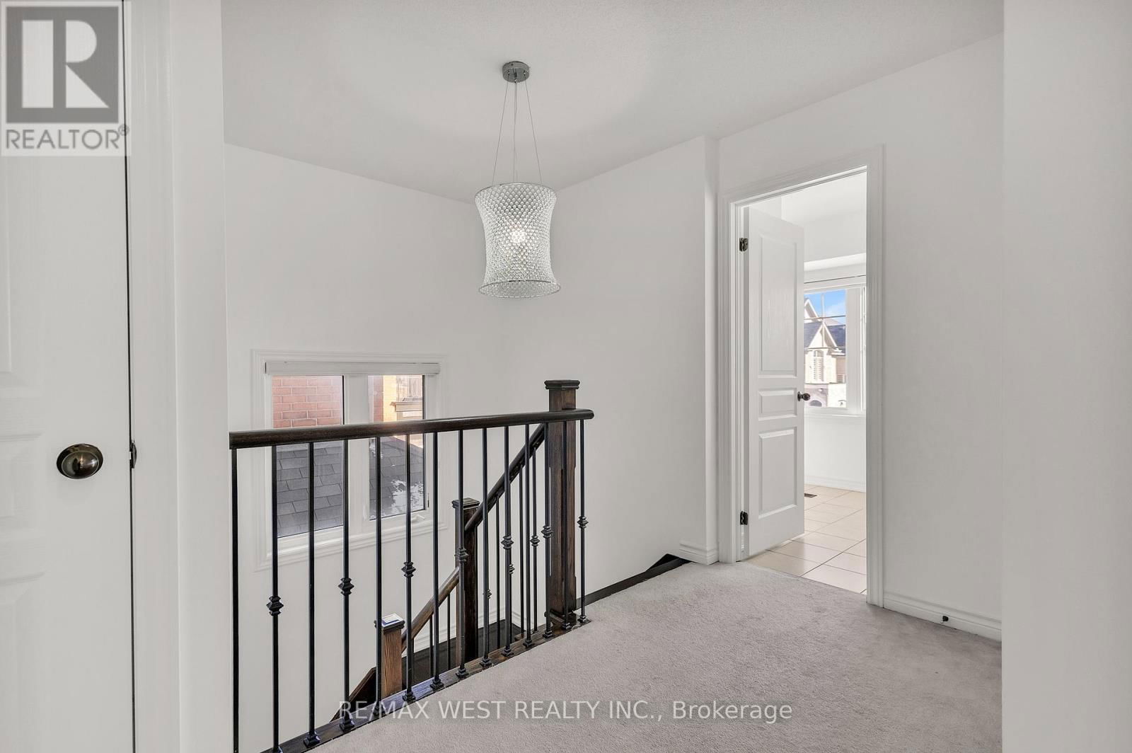 84 LONE ROCK CIRCLE Image 22
