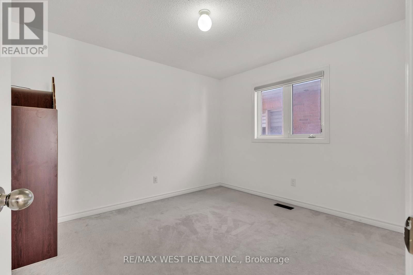 84 LONE ROCK CIRCLE Image 25