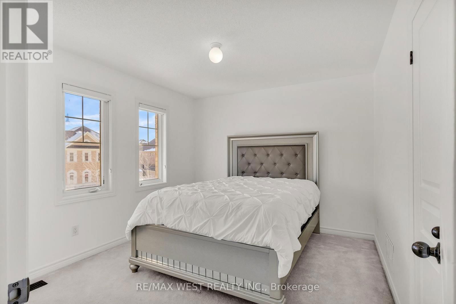 84 LONE ROCK CIRCLE Image 26