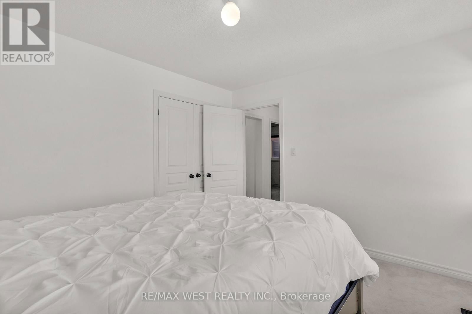 84 LONE ROCK CIRCLE Image 27